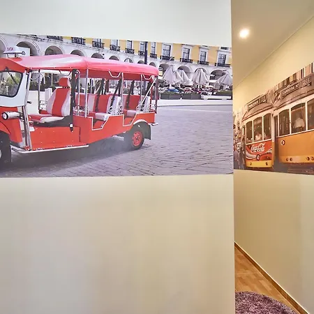 بيت شباب Train