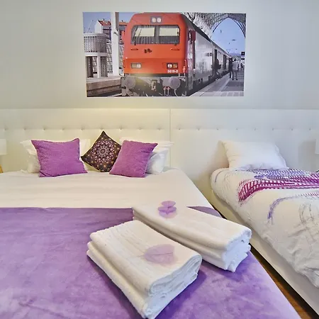 بيت شباب Train *